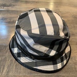 Women’s Burberry bucket hat